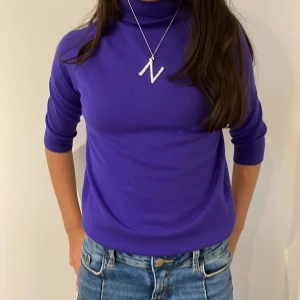 Zara tröja - Jätte fin lila tröja från zara 💗Säljer då dem blivit försmå ❤️köparen står för frakten 💗De kostar 150kr styck 💞