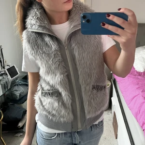 Pälsväst! - SÅÅÅ SNYGGG Pälsväst!! Jätte jätte mysig❤️❤️