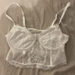 topp - strl 38, aldrig använd !! 