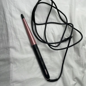 Locktång  - En locktång ifrån babyliss. Funkar perfekt, smidig locktång. 160-210 grader 