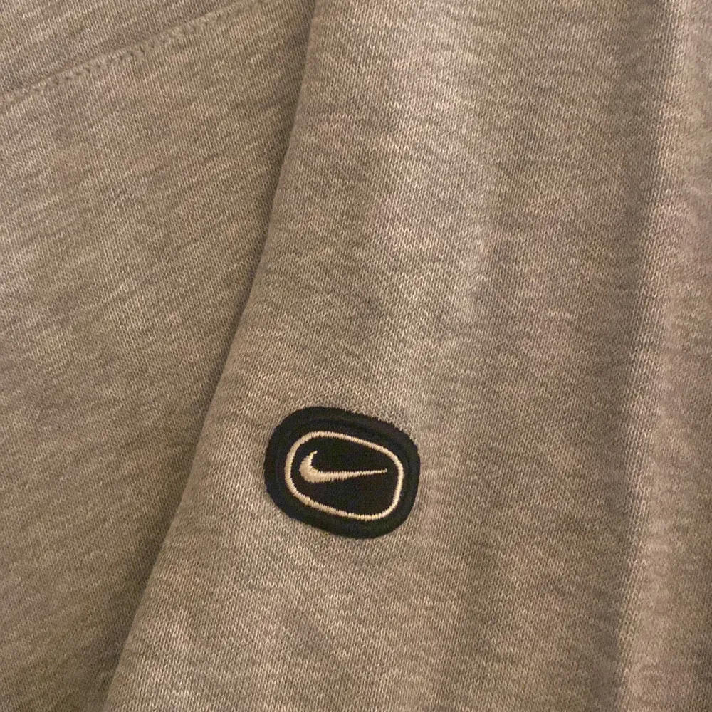 Fin nike hoodie, köpt på secondhand. Hoodies.