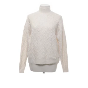 Stickad tröja  - Säljer denna super fina tröja💞 hör görna av er för fler bilder❣️