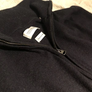 These glory days cardigan  - Tjo, nu säljer jag denna sköna cardigan från tgd i 100% merino ull , köpt på volt för 1200kr. Tröjan är i 9/10 skick utan hål å så liknande. Med denna kommer du pulla guzzarna som om de vore flugor. Skriv gärna vid frågor och funderingar😉