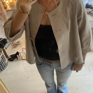 Kofta - SUER snygg!! Jätte bra kvalitet nypris runt 1500❣️❣️