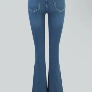 Jätte snygga jeans från bikbok som inte kommer till användning längre. Är sparsamt använda men har inga defekter. Hör av dig för fler frågor.