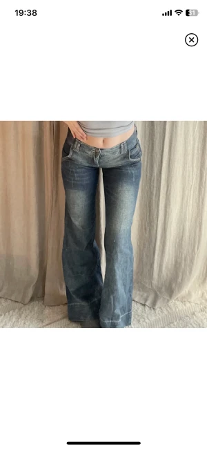 Vintage jeans - Super fina low waist jeans köpta här på plick men som tyvärr var för små för mig. Skärp medföljer 