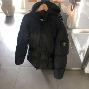 Stone Island vinterjacka L - Använd en säsong och i bra skick. 