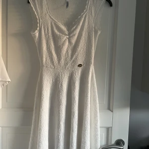 Känning Vit  - Student + skolavslutnings klänning!  Använd en gång! 