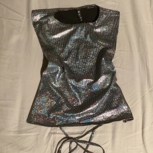 MOTEL TOPP med öppen rygg - Nypris ca 500, använd 1 gång