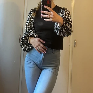 Långärmad  - Långärmad tröja med ballongärm