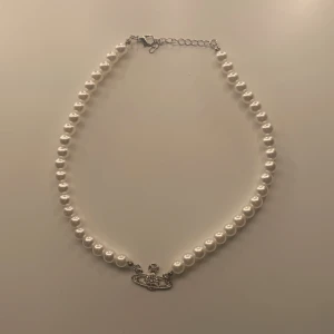 Vivienne westwood/fake - Jätte fint Vivienne westwood halsband💕(fake) säljer för kmr inte till andvändning🩷