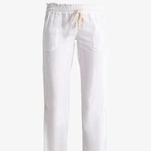 Linnebyxor  - Säljer mina roxy linnebyxor som jag köpte förra året. Sparsamt använda pga att de är lite stora för mig så är i jättefint skick!