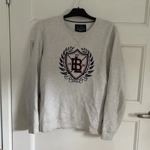 Bondelid Tröja - Säljer nu min välanvända Bondelid tröja som passar mig perfekt, 188 cm lång. Priset är inte hugget i sten så prisförslag accepteras! 