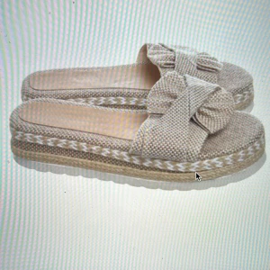 Sommar skor! I storlek 37 - Sommar skor säljes! Tror de är från Dinsko, i storlek 37! Använd fåtal gånger. Kan även mötas upp i Stockholm 