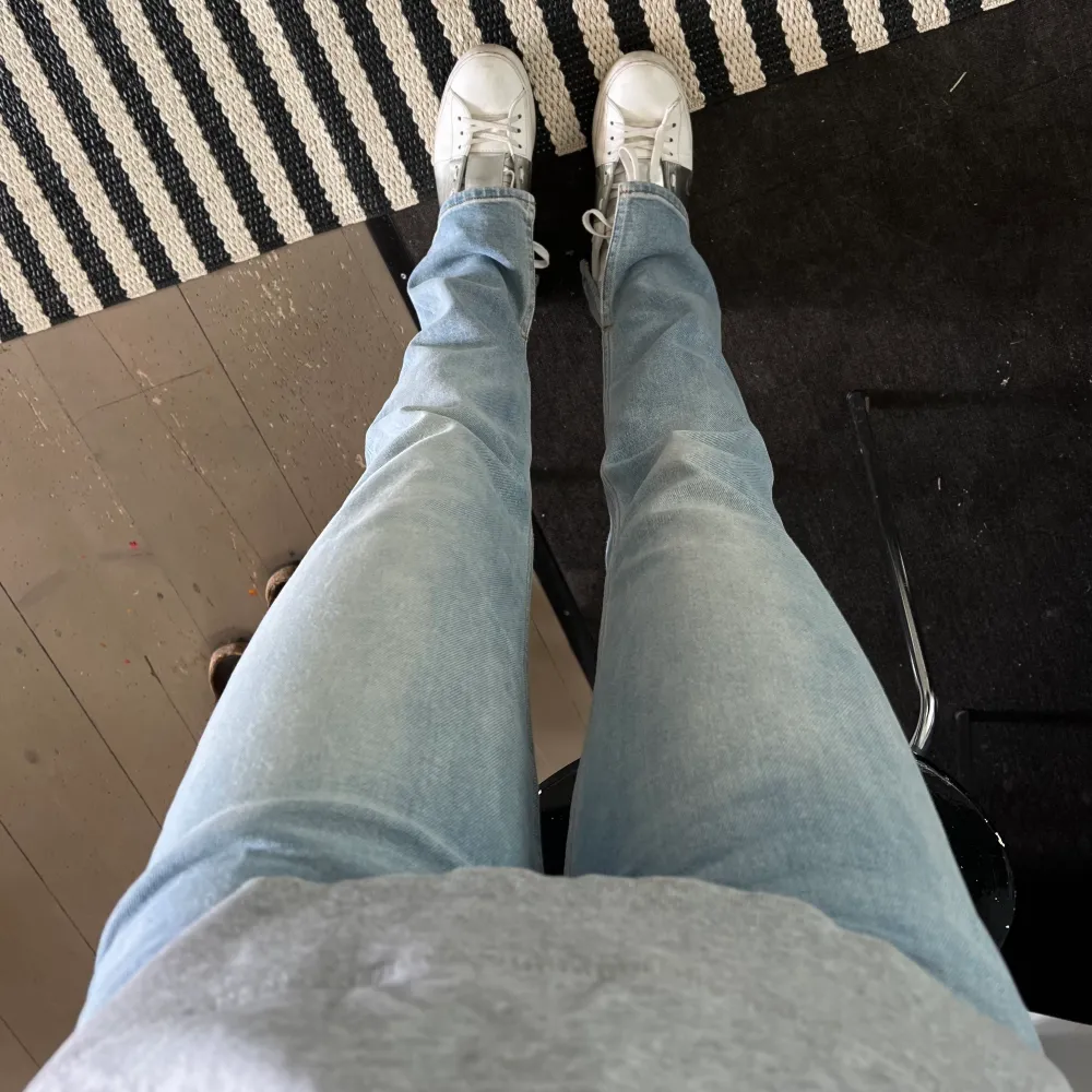 Ganni jeans som är i princip oanvända 🩵 nypris 2000kr. Jeans & Byxor.