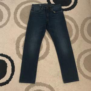 Mörkblå J.Lindberg jeans. Bra kondition, knappt använd. 100% cotton