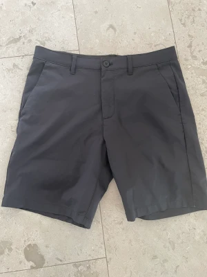 Chinos shorts  - Calvin Klein chinos shorts  Stl 31  Använda ett fåtal gånger 