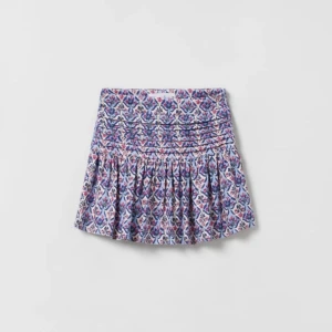 Kjol zara  - Säljer denhär kjolen från zara som enbart är testad. Men kommer inte till användning. 