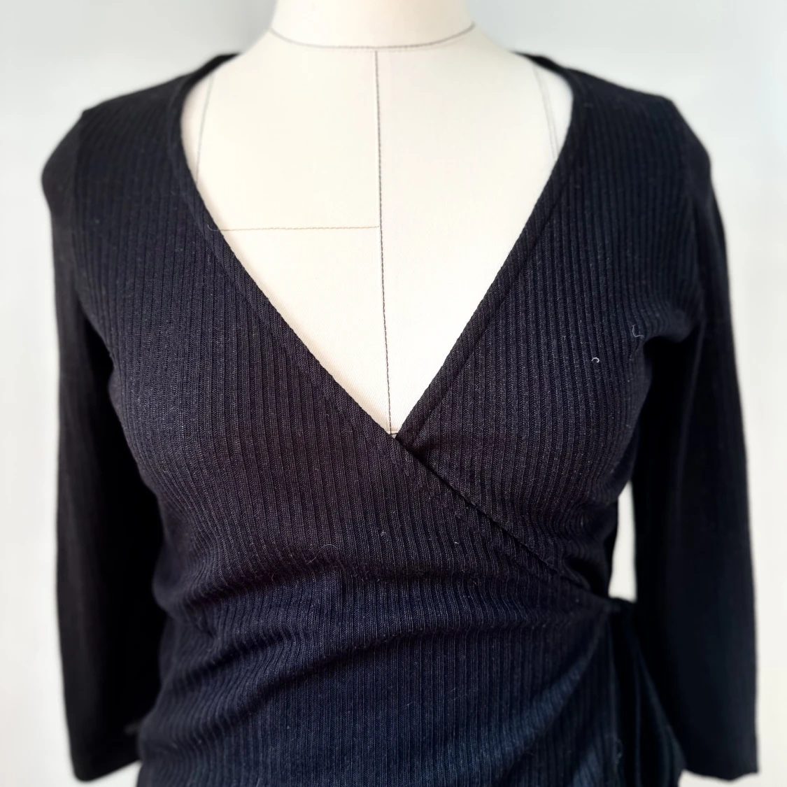 Svart topp i omlott - 90