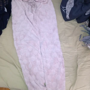 Rosa pjayamas byxor - Rosa fina pjayamas byxor stl xl.  Endast swish betalning.