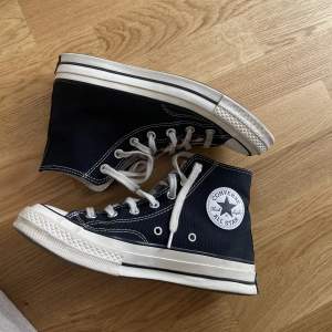 Chuck Taylor 70, små fläckar på sulan men inget märkbart! 