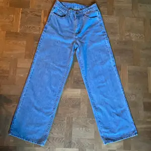 Snygga jeans med hög midja, storlek 36/Small, knappt använda, 40 kr
