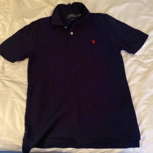 Ralph Lauren Piké - 9,5/10 skick, inga fläckor eller defekter, inte använd mycket Såklart äkta.