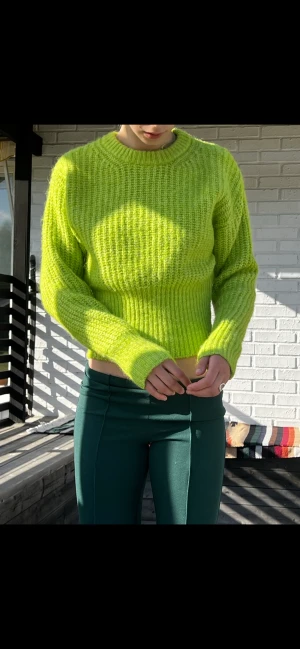 Stickad tröja från Zara - Helt oanvänd stickad tröja från Zara! Super fin! Strl S