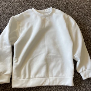 Vit sweatshirt  - Vit ostretchig sweatshirt. 