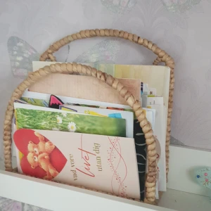 Tidningshållare!  - Ny! Ordinarie pris=150! Kontakta vid pris och frakt!👍🌸💗