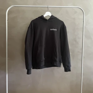 Carhartt Hoodie - Secondhand fynd. Storlek Medium men passar även small. Avdragen lapp. Troligtvis inte äkta.