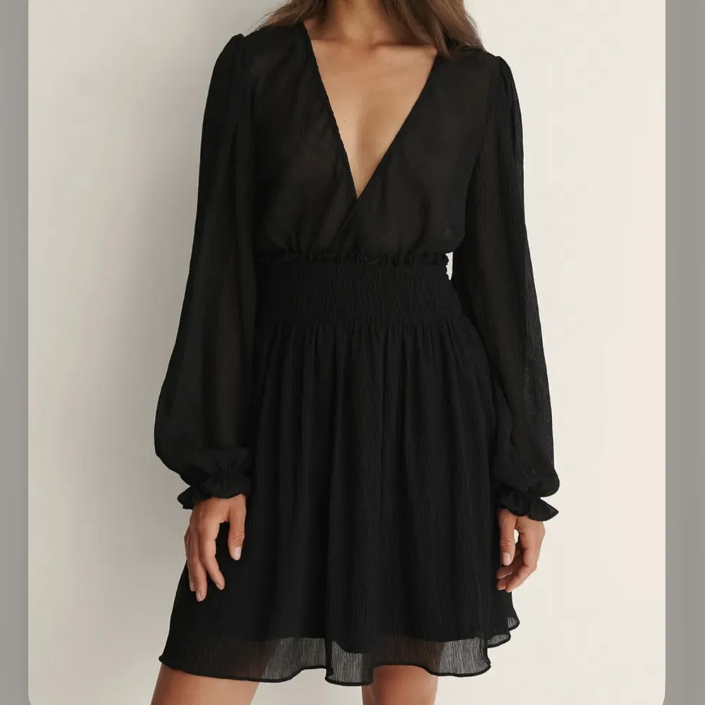 Svart denna as snygga klänning från nakd. Säljer pga att jag har en nästan exakt likadan💗 Nypris 499 kr. Klänningar.