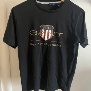 Gant  - Bra skick, gant, casual, original pris: 500kr. Finns kvar på hemsidan.