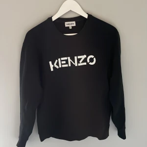 Kenzo sweatshirt  - Nu säljer jag min kenzo tröja där den tyvärr har blivit för liten storleken är M men sitter som S. Inga defekter och känns som ny.