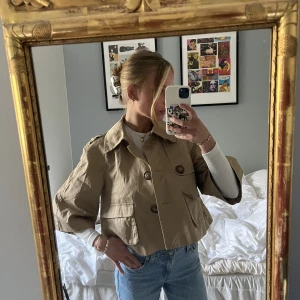 Trekvartsärmad jacka kort beige - Supersnygg trekvartsärm jacka från lindex som ny💗❤️bud är bindande❤️ 