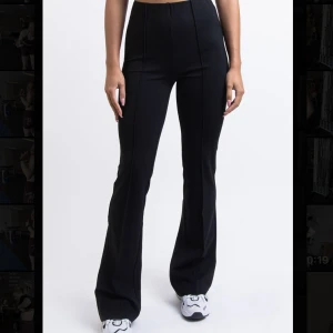 Utsvängda byxor  - Utsvängda byxor med pressveck från Madlady  Storlek S Midwaist  200kr+frakt