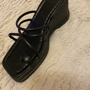 Sandaler - Plattform sandaler i storlek 35 aldrig använd