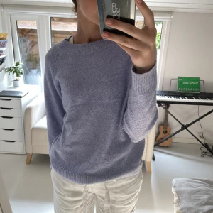 Stickad tröja - Ljusblå stickad tröja från vero moda, så fin och mysig. Dm för frågor och fler bilder 💞