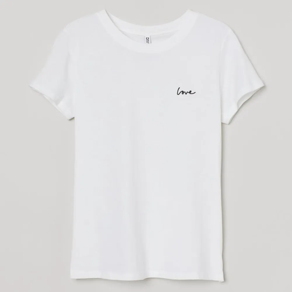 Vit t-shirt från H&M i storlek S. T-shirts.