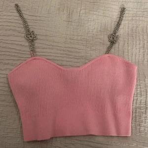 Bershka topp - Topp med kedje armar. oanvänd