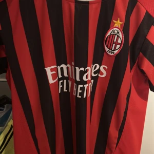 Ac Milan tröja fake två adidas sträck - Bra skick