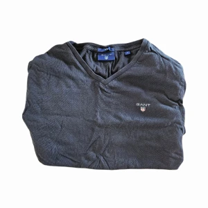 Gant - En svart t-shirt av Gant i storlek S. Skick 6/10. Nypris 349kr