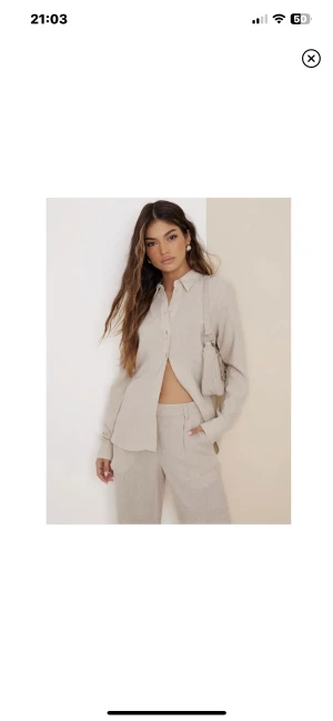 Linneset - Sjukt snyggt linneset som endast är använd en gång.  Både byxor och skjorta är i storlek XS Nypris sammanlagt- 1000kr ( byxorna är uppsydda nån enstaka centimeter)