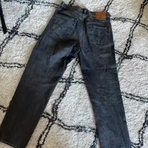 Säljer mina Levis jeans köpta för 1319kr kvitto finns och i  mycket bra skick! Säljer de för 750kr 