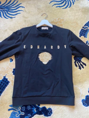 Ed Hardy tröja st S/M - En tröja ed Hardy st S/M med guld tiger 🐯 