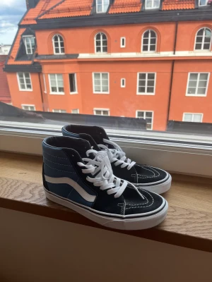 Vans skor - säljer nu mina knappt använda Vans skor då de inte kommer till användning❤️(en annan tjej har snott mina bilder så dessa är orginalbilderna)