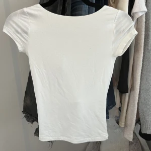 Gina topp - Helt oanvänd Topp från Gina som är öppen i ryggen💓 köpare står för frakt 🥰