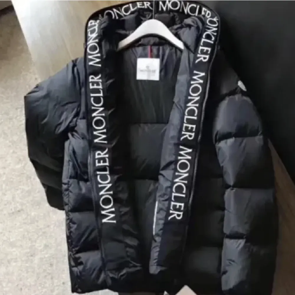 moncler barn jacka använd endast 2 gånger . Jackor.