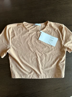 Topp - Helt ny topp, aldrig använd bara testad