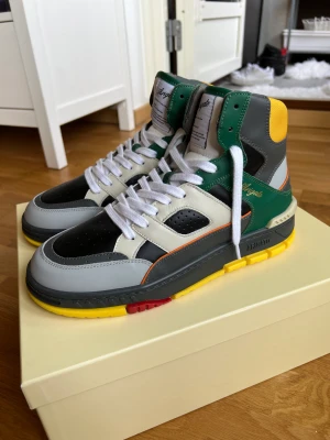 Axel Arigato Area Hi Sneakers - Leo - Snygga skor från Axel Arigato som aldrig använts storlek 42.